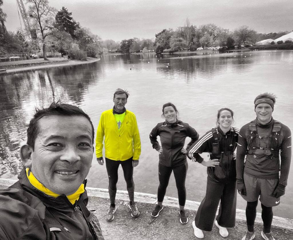 Sunday long run.
•
Après avoir suivi le départ du marathon de Valence et avoir aperçu quelques copains, direction run avec adidasrunners. Retour aux affaires avec pour objectif de « borner » un peu. 14km aujourd’hui en EF et avec un groupe c’est touj… instagr.am/p/Clvtx4rt7lT/