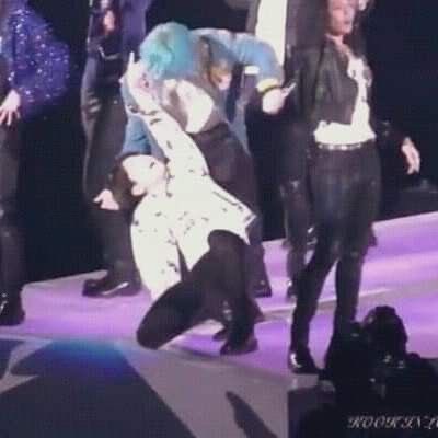 myu_kookv's tweet photo. Taekook?????? https://t.co/goJiTfWtqA