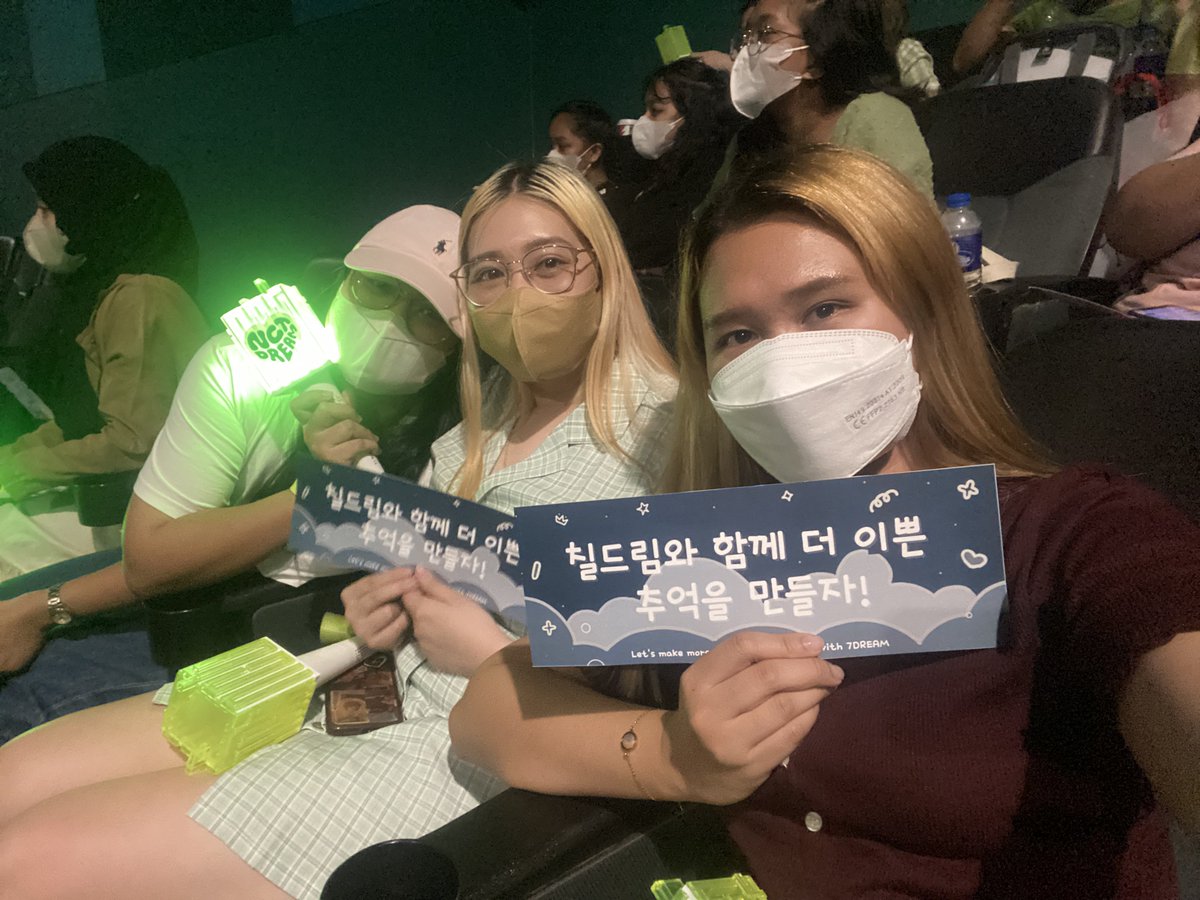 maryeooong's tweet photo. NCT DREAM THE MOVIE IN A DREAM💚✨ 
📍SM CITY DAVAO 
📽️Block screening by @DreamieNoonas 
👯‍♀️with my best czennie buddies @mtchmngo @addtocaratzen 

#NCTDREAMTHEMOVIEInADREAM
 #InADreamWith7Dream https://t.co/TdiEOOPIIQ