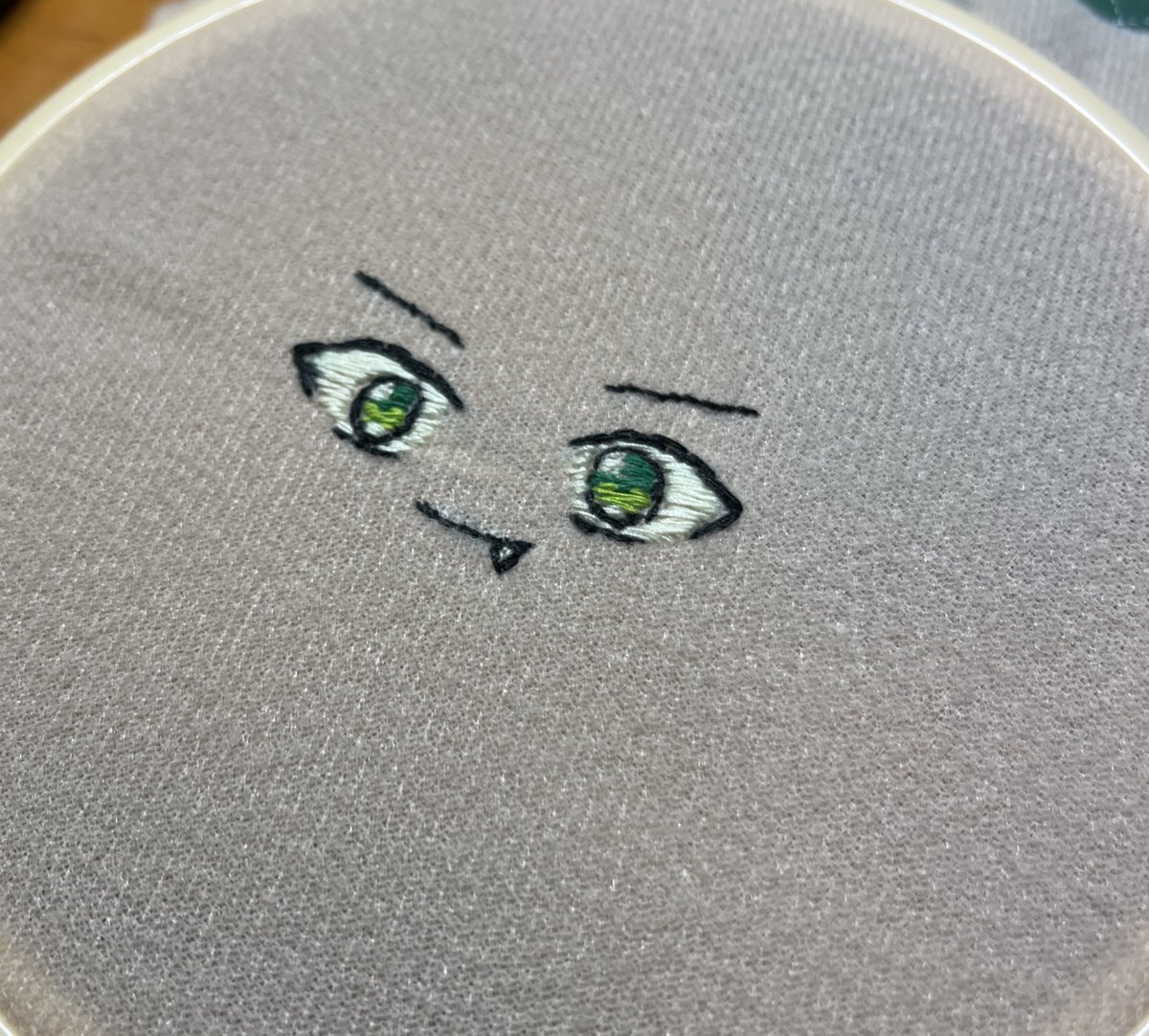 アヤトくんのぬいぐるみ作りたくなって、目元刺繍してみたけど可愛い(*´꒳`*)
もうすでにかわいい💕
頑張って作ろう😊