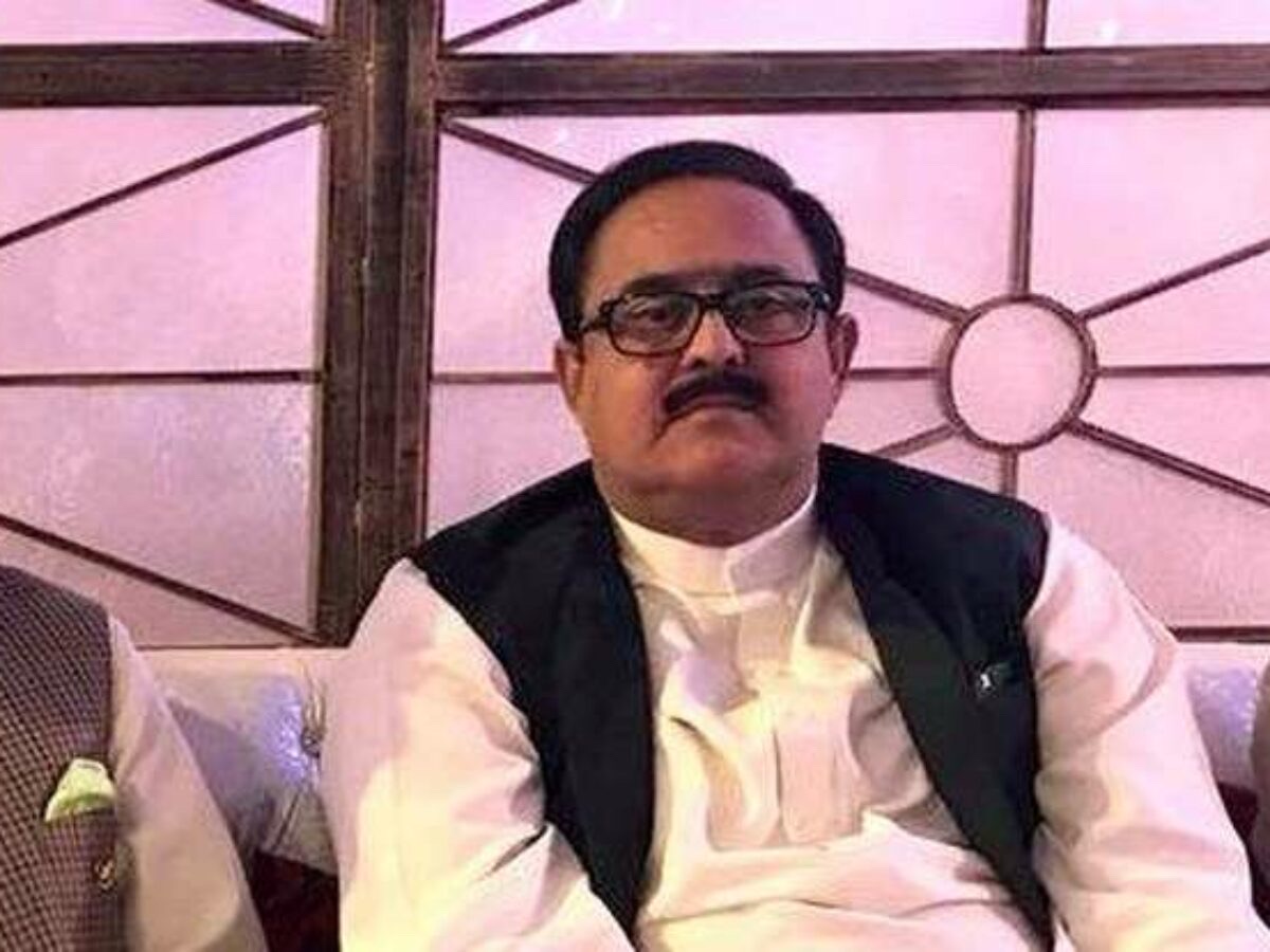 (3/29) کر فرار ہو گئے۔تمام ملزمان اعلیٰ خاندانوں سے تعلق رکھتے تھے اور ان کے قریبی رشتہ داروں میں بیوروکریسی کے اعلیٰ افسران بھی شامل تھے۔ فاروق بندیال خوشاب کی تگڑی زمین دار فیملی سے تعلق رکھتا تھا‘یہ گاؤں بندیال کا رہنے والا تھا‘ اس کے ماموں ایف کے بندیال(عطا بندیال کا باپ)