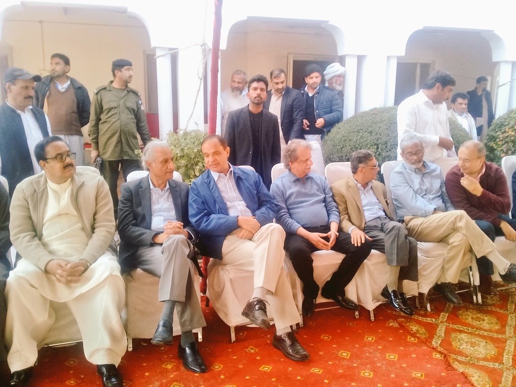 (7/29) انہیں معاف کرنے کے بعد اپنے اکلوتے بیٹے اور خاوند کے ساتھ بیرون ملک منتقل ہو گئیں۔ یہ تو وہ کہانی ہے جو بہت سے لوگوں کو معلوم ہے اور ان میں سے کچھ باتیں اس زمانے کے اخبارات میں شائع بھی ہوئیں۔ لیکن اس کے علاوہ بھی بہت سی کہانیاں اور واقعات ہیں جو آج کی نسل کو معلوم ہی