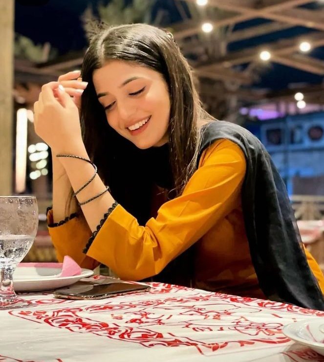 وہ ________نصیب کســـی اور کا تھــــا
اور بربــــاد_______________ میں ہوگیا
<a href="/alizay_786/">Dr. Ali❤</a>