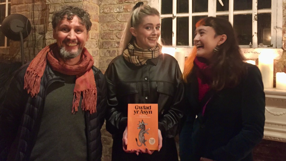 Diolch i bawb a ddaeth i helpu lonsio'r nofel graffig neithiwr ac i <a href="/casi/">Casi Wyn</a> am arwain y noson mor dda <a href="/EfaGBlosseMason/">Efa B-M</a> <a href="/CarregGwalch/">Gwasg Carreg Gwalch</a> <a href="/LlyfrauCymru/">Cyngor Llyfrau Cymru</a>