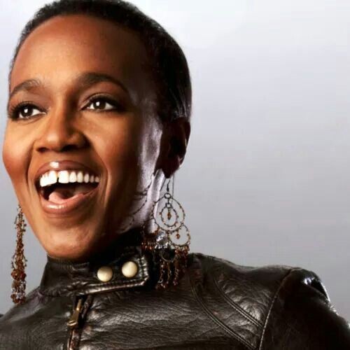 Happy birthday to Dionne Farris! 