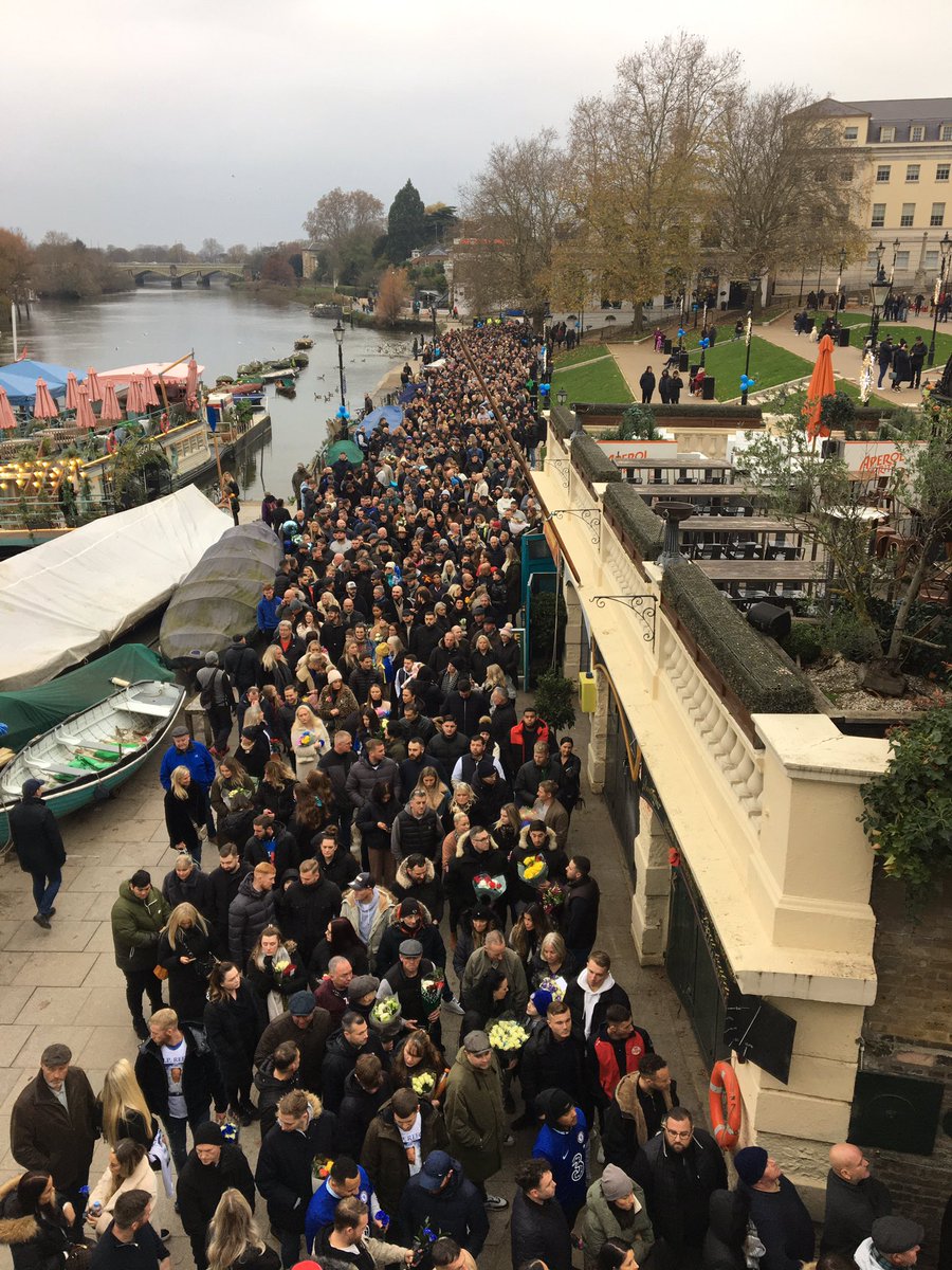 Gareth_Roberts_'s tweet image. A positive tidal wave of love and sorrow as well over a thousand people have gathered in #Richmond to pay their respects to Reece Newcombe, who was so tragically killed in Richmond last weekend. RIP