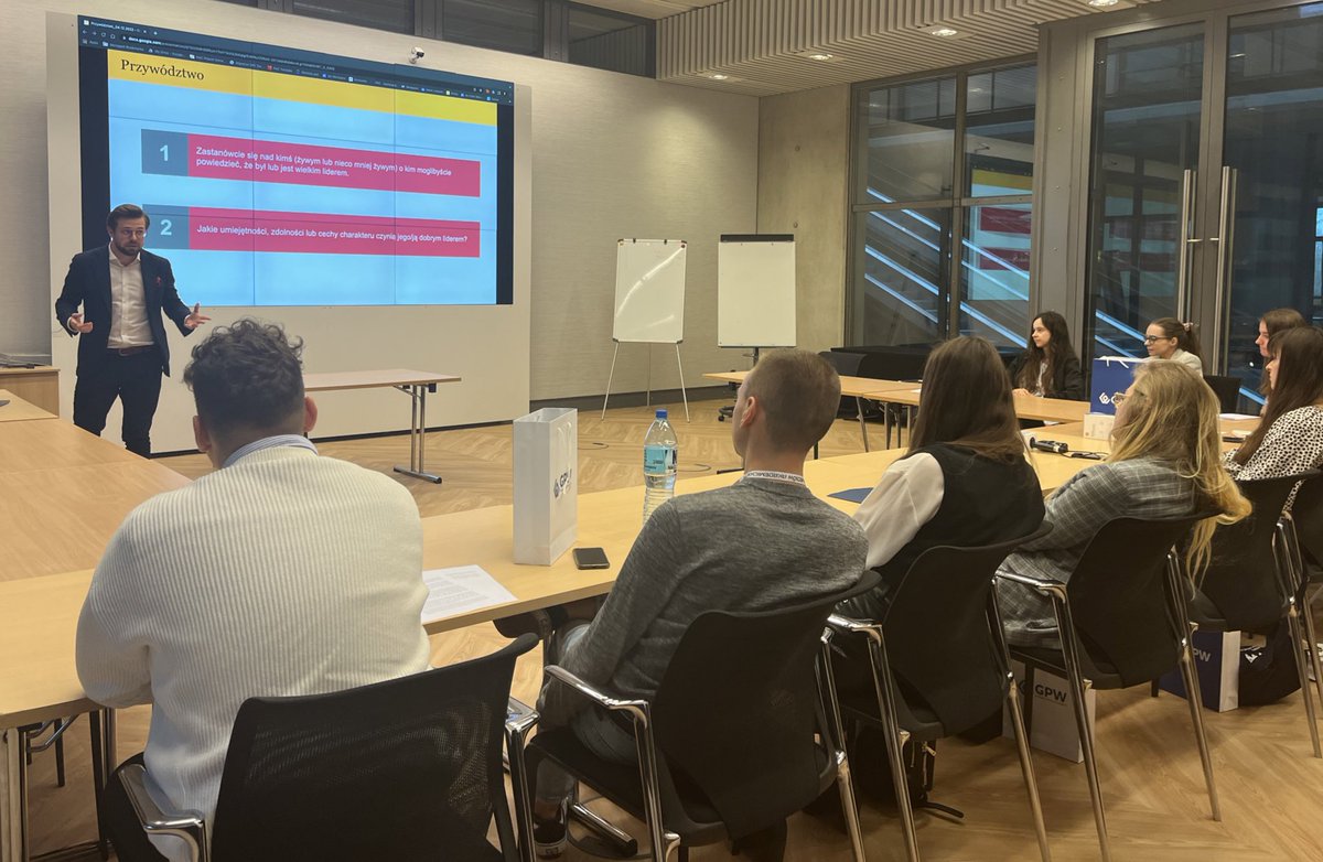 OFMApl's tweet image. #GPW Day w ramach #KonferencjaOFMA powoli dobiega końca 🔚 Trwa ostatni warsztat o przywództwie z @MrKolomycki 🔥