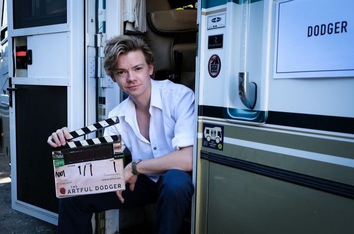 ThomasBSItalia's tweet photo. #news : Thomas è sul set di un nuovo progetto chiamato "The Artful Dodger", serie che uscirà nel 2023 su Disney+.

Thomas is now on the set of a new project called "The Artful Dodger", a tv show which will be released in 2023 on Disney+. https://t.co/vjSkAQmUNY