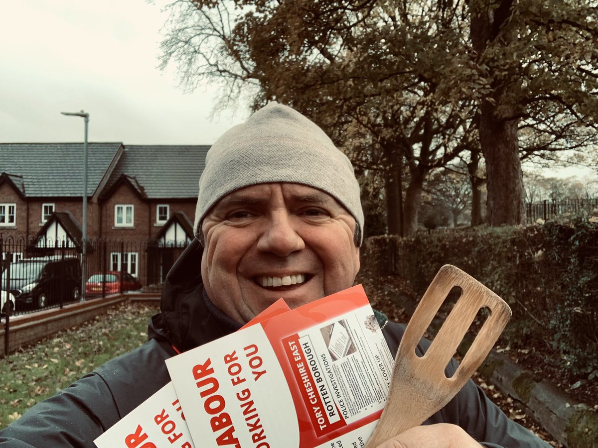 SteveCarter001's tweet photo. Delivering Labour Party leaflets in #Macclesfield #Hurdsfield https://t.co/g2akcdpK3g