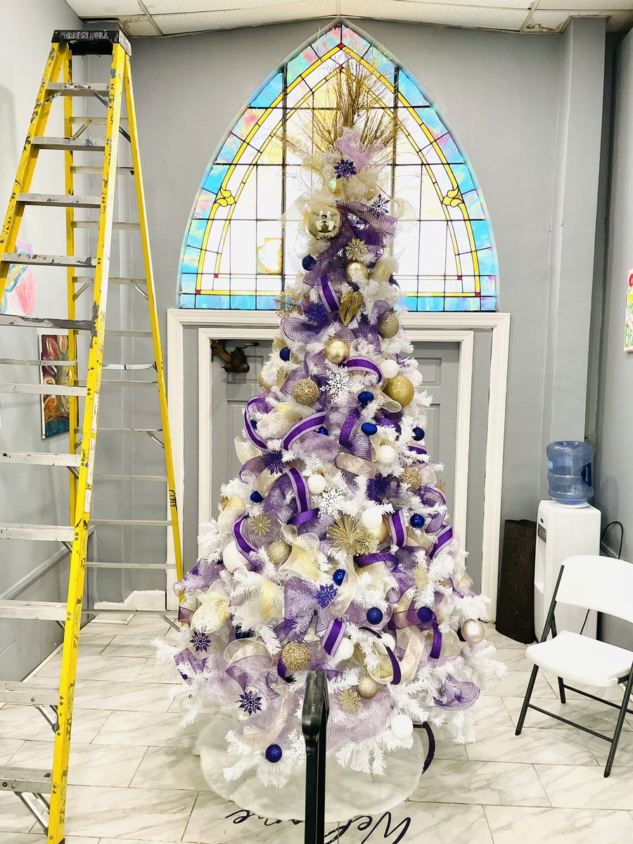 WatsUpSwagg's tweet photo. Thankful to decorate the tree at One Accord Christian Fellowship 💜🎄🙏🏾 

#churchcolors #purplegoldandwhite #christmastreedecoratingservices #christmasdecor #thetreegoat https://t.co/UfrveC7aUm