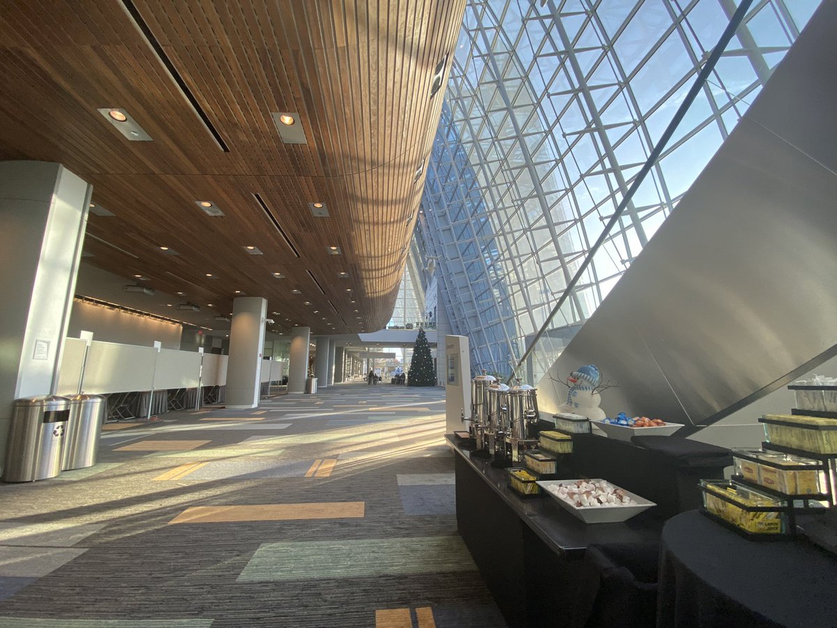 vste's tweet photo. It’s a beautiful morning to kick off #vste22! Attendees are beginning to arrive and check in! Our first sessions begin at 9:45 this morning! https://t.co/Ya64J1VE9G