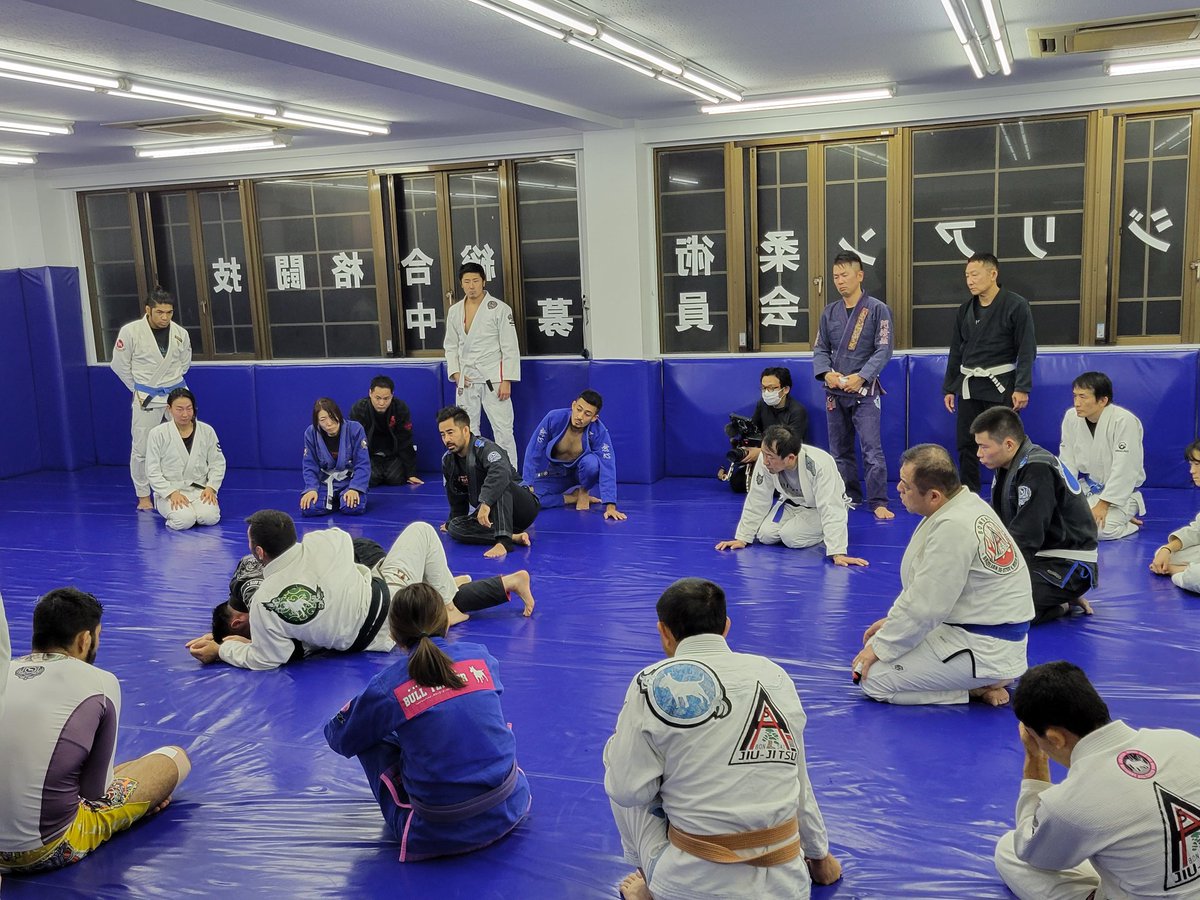 金曜日RIZIN CONFESSIONSの撮影がありました。
皆(私を含む🤣)撮影がある事知らなかったのに
50名以上の練習参加があり大盛況！

これから放送されるRIZIN CONFESSIONSお楽しみに！

もしかしたらチョットぐらい映るかも？🤣

#ボンサイ柔術　#RIZIN #ライコン