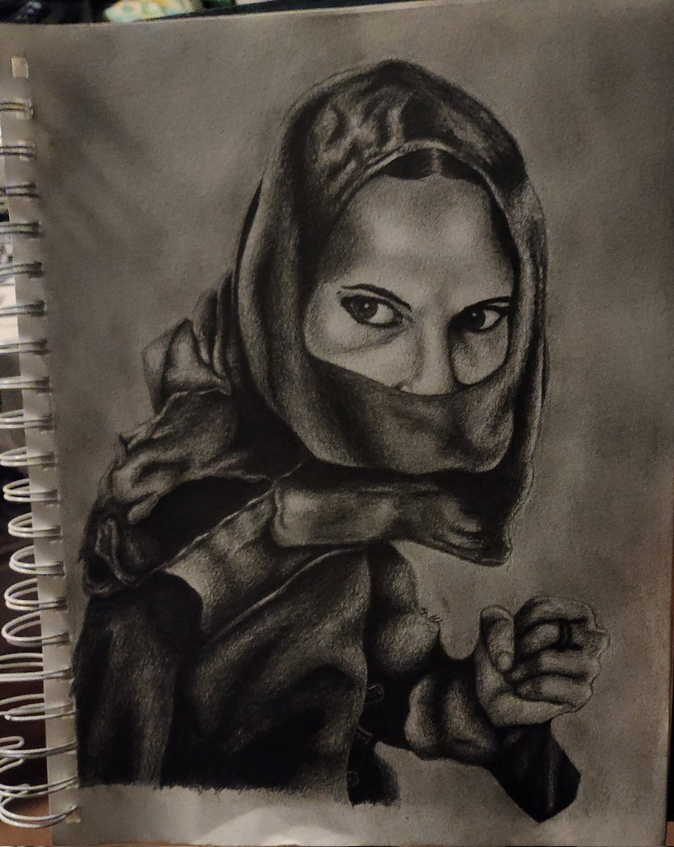 The shading on her hood looks off because my phone is dumb and can't just take a decent picture, so ignore the top of her head. That was my phone's camera. 
Anywayyyy here is Inej. 😊