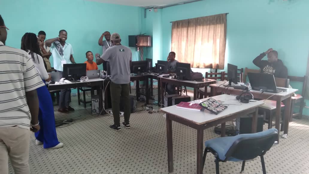 Plus de 48h non stop, les lignes de code augmentent en cette nouvelle <a href="/journeeducode/">journéeducode</a>.
Force à vous les geeks. Il y'a du miel 🍯 au bout.

#ARVR #AFRICA 

Cc <a href="/GomycodeCI/">GOMYCODE Côte d'Ivoire</a> <a href="/CannelSeka/">Seka cannel ulrich evrard</a>