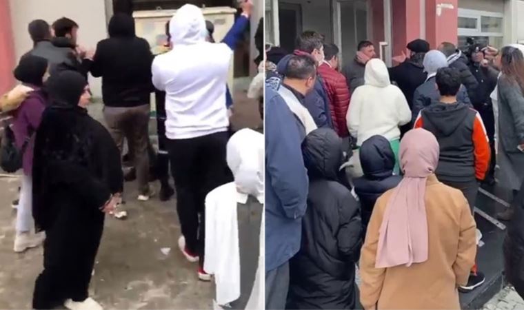 cumhuriyetgzt1's tweet photo. Esenyurt’ta site sakinlerinin çilesi: 3 gündür elektrik, su ve doğalgazları yok
https://t.co/wrjGgAoxUj https://t.co/E84fb2gWzi