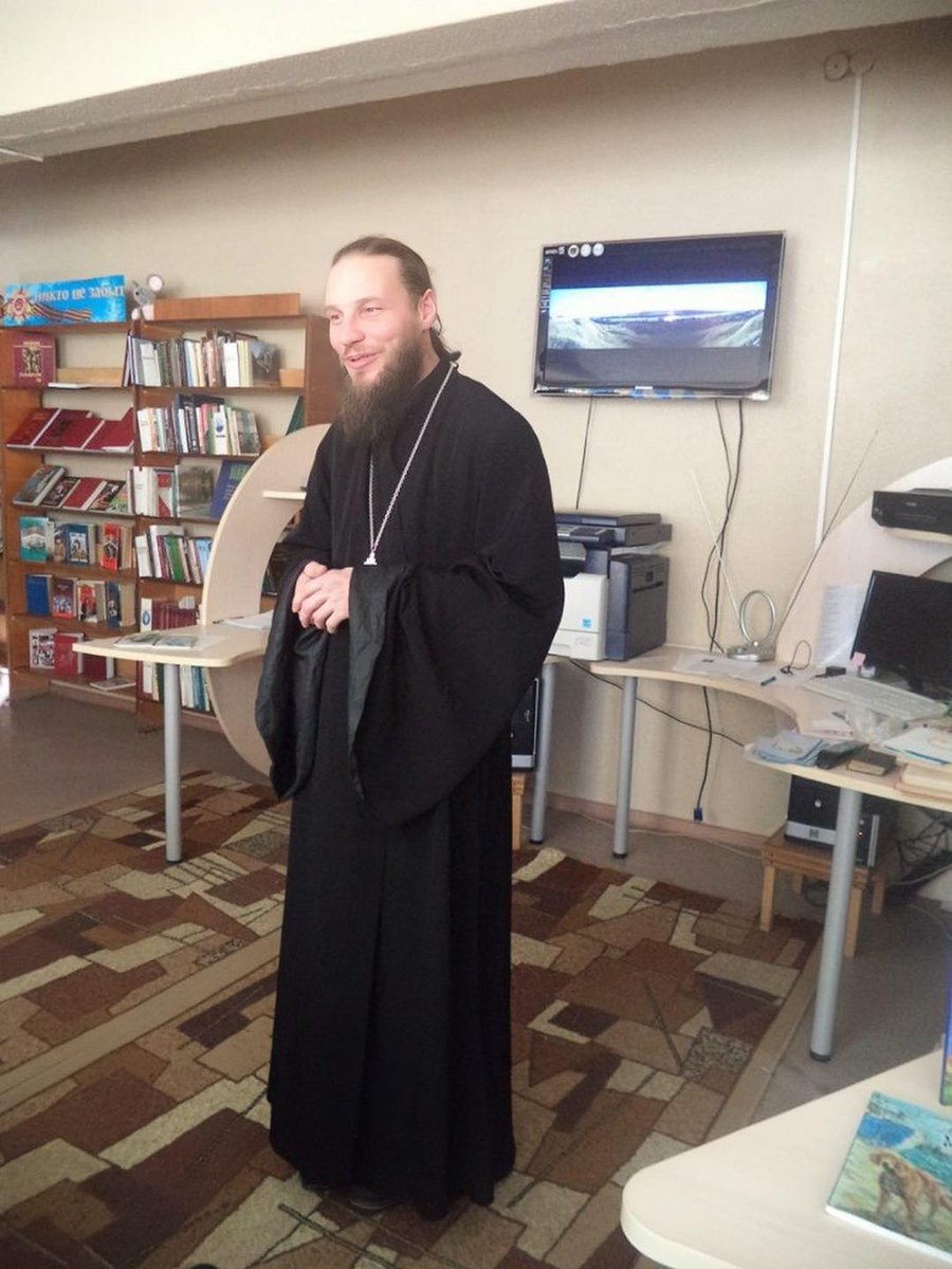 IslamicSH_'s tweet photo. Russian priest, Vladimir Ugryumov embraces Islam ☪️
After spending 15 years as a priest in the Orthodox Church. https://t.co/i07Vl4at6T