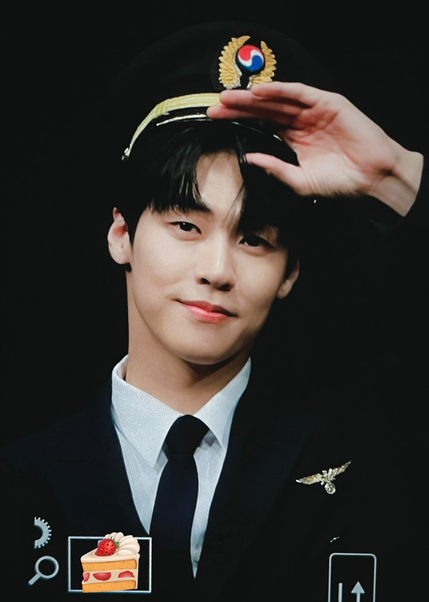 yummykeki's tweet photo. 221204 동서울
#엔플라잉 #이승협 https://t.co/rEmmf6uKyu