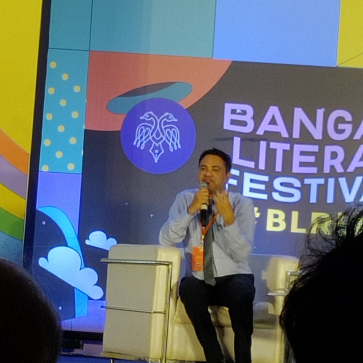 So honoured to be at the packed session of Dr. #KafeelKhan at the #BangaloreLiteratureFestival and have him mention my name!