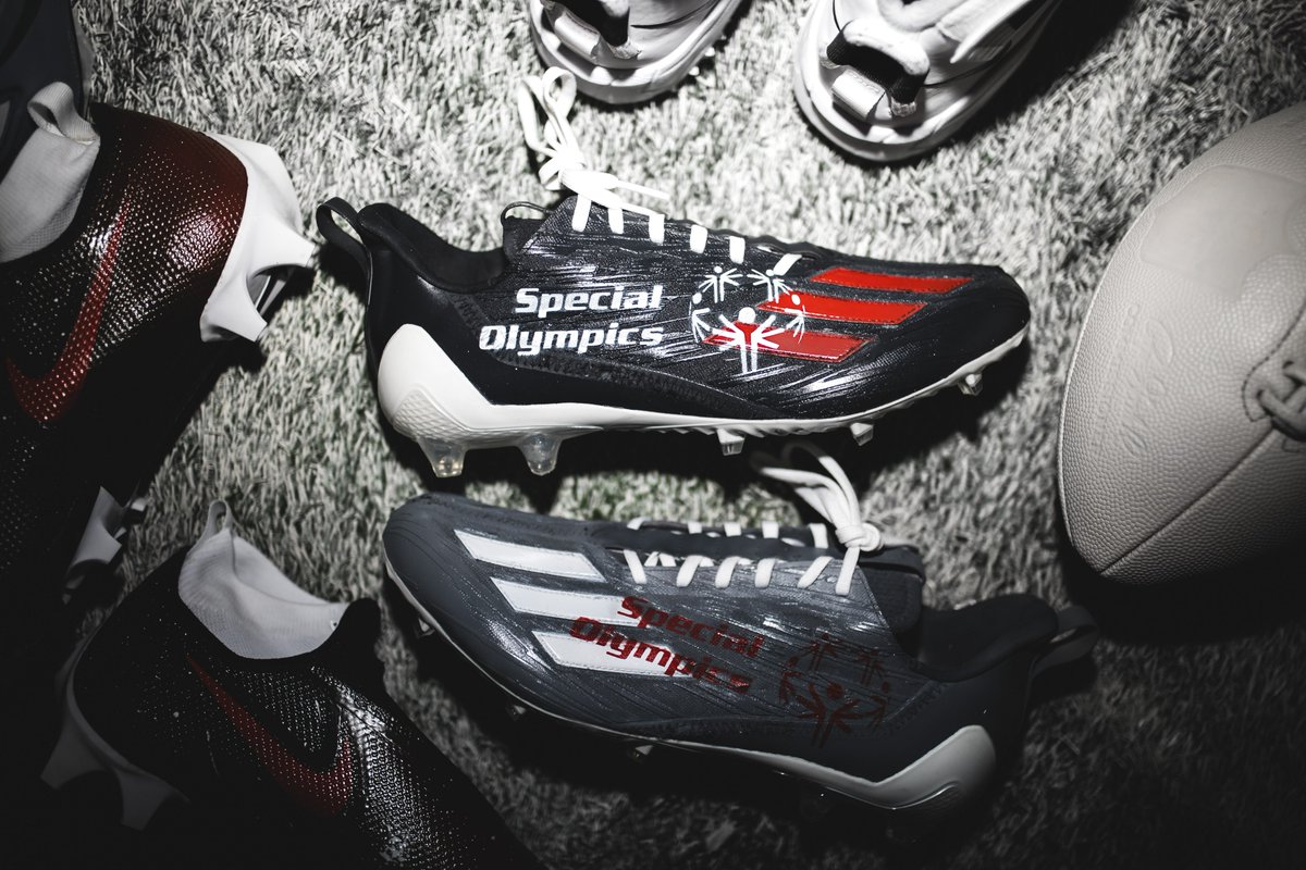 2 of my faves <a href="/nyjets/">New York Jets</a> and <a href="/SpecialOlympics/">Special Olympics</a> come together on the field today thanks to the great <a href="/MikeWhiteQB/">Mike White</a> 🏈💚 #MyCauseMyCleats #Jets #JetsTwitter #beatminn #choosetoinclude