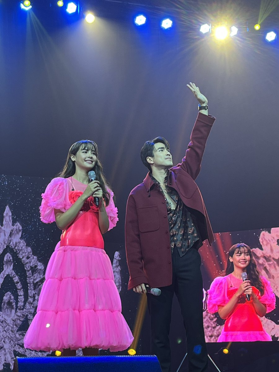 mave_nicegirl's tweet photo. I AM GONNA CRY!!! YOU GUYS ARE SO BEAUTIFUL AND AMAZING!!! 😭😭😭💕💕💕 

#NADECHYAYAinMNL2022 #nadechyaya https://t.co/v6spJ1Bpo2