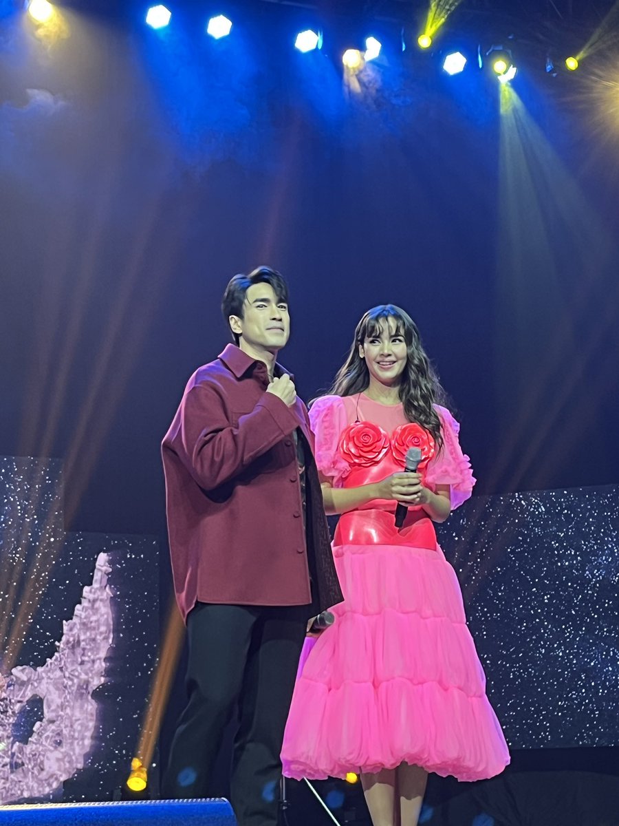 mave_nicegirl's tweet photo. I AM GONNA CRY!!! YOU GUYS ARE SO BEAUTIFUL AND AMAZING!!! 😭😭😭💕💕💕 

#NADECHYAYAinMNL2022 #nadechyaya https://t.co/v6spJ1Bpo2
