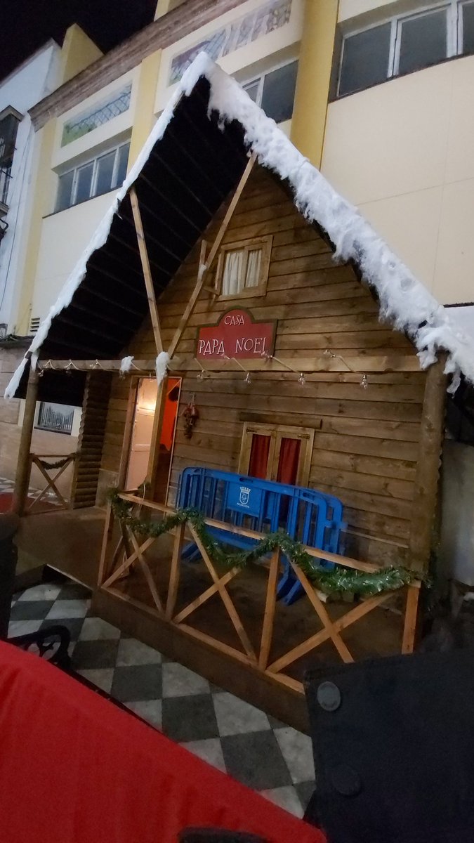 FcoJavieMellado's tweet photo. Ya tenemos hasta casa de Papá Noel en la Biblioteca Municipal de Coria del Río.
#CoriadelRio #CoriaEsDiferente #PapaNoel #SantaClaus #SanNicolas #Navidad #CristmasTime #MariahCarey #Snow #Belen #Cristmas #Sevilla #Santa #Rudolf #Trineo #Nieve #Frio #PuenteDiciembre #Navidad https://t.co/t7nGqlBeYe