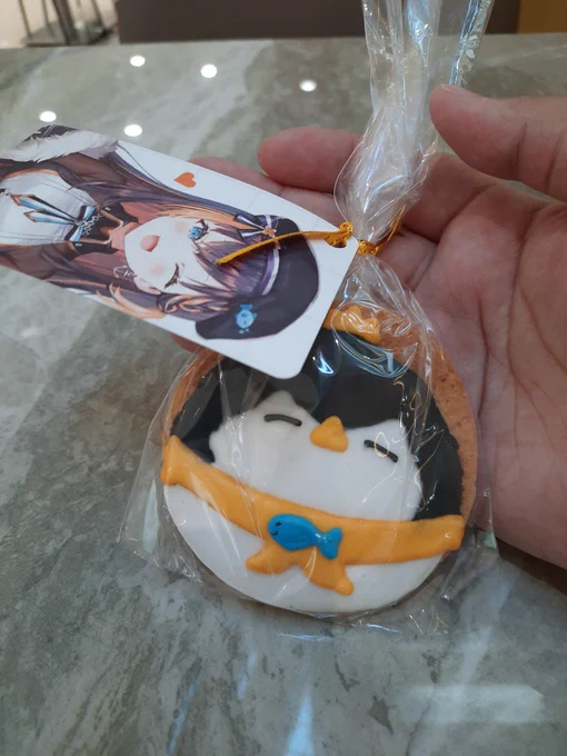 First of all!!! Look at this cutie!! She really did so much for her oshi and i love that for her hehe ilysm  im glad u got that recognition AND u got to cosplay petra!!! Ur cookies taste really good hehe  