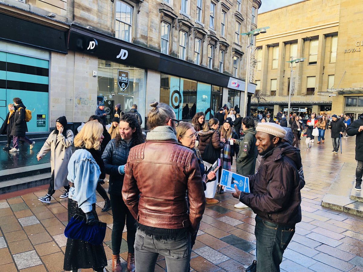 Members of <a href="/ukmuslims4peace/">UKMuslimsforPeace</a> Majlis Glasgow celebrating National Outreach Day Buchannon Street &amp; promoting message of #StopWW3 #sundayvibes