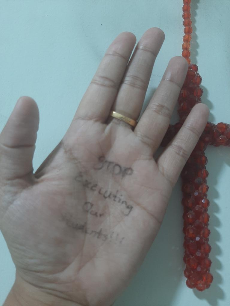 NantRutha's tweet photo. Myanmar is Under Death Penalty and 
@UN @UN_HRC @UNGeneva are still neglecting on Myanmar???

MYANMAR LIVES MATTER

#WhatsHappeningInMyanmar
#CondemnDeathPenalty
#StopExecutingOurStudents!
#DagonUniversityStudents
#FailedLaw
#MyanmarUnderDeathPenalty
#WeAreUnderDeathPenalty https://t.co/usmFKClcSA