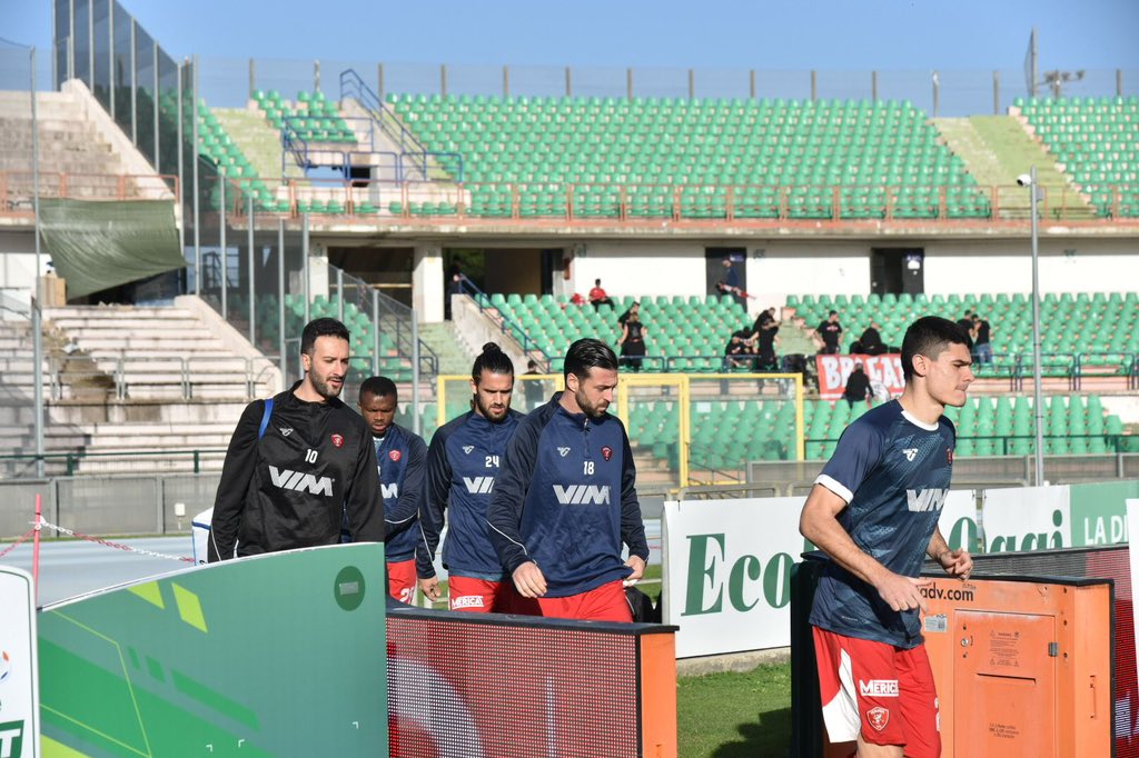 ACPerugiaCalcio's tweet photo. Ci siamo! Pronti per il riscaldamento!
#forzagrifo @Lega_B #SerieBKT #CosenzaPerugia #COSPER
๐ธ by #Settonce https://t.co/sqQxSYAV5F