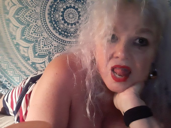 Hi 😋I'm Raven😘 Im 52 ~ l want to cum for you😛💦 https://t.co/k6BHdcIQJK<a href="/tag/smokingmilf"class="tags"><span>#smokingmilf</span></a><a href="/tag/raveness2222"class="tags"><span>#raveness2222</span></a>