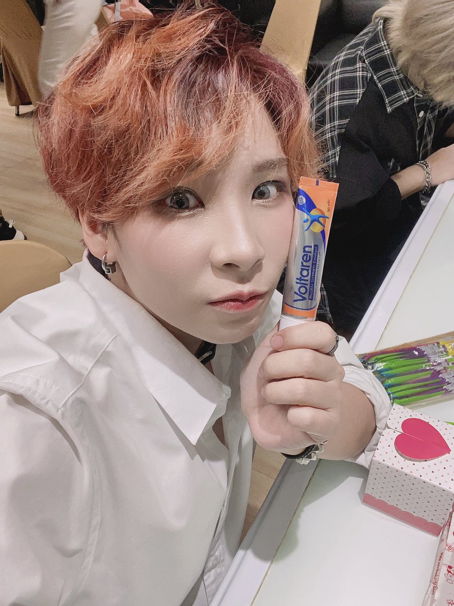 MookCHEsS's tweet photo. ต่อจากวิตามิน เราก็มาถึงจุดที่แฟนคลับซื้อยานวดแก้ปวดให้แล้วนะ 🥹🥹 ตอบโจทย์มาก #MookArthur https://t.co/xiwihwO6cD