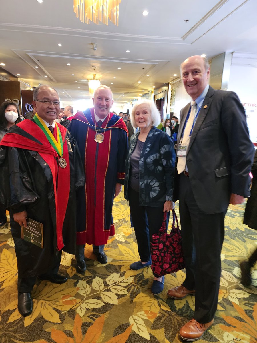 #ACS President Christopher Ellison with @HenryPittMD, Betty, @Dr_Alvear and @hpbsurgeon1 at the #PCSACC2022 opening today. Thank you for joining us!