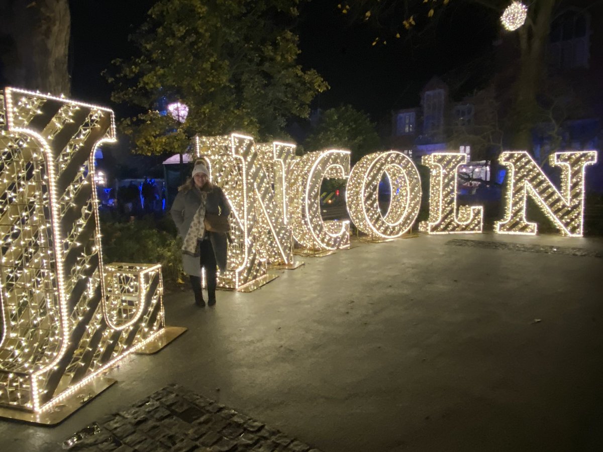 Always the best time at @lincolnxmas. So much food, mulled wine, shopping and pretty lights. 😍 #LincolnChristmasMarket