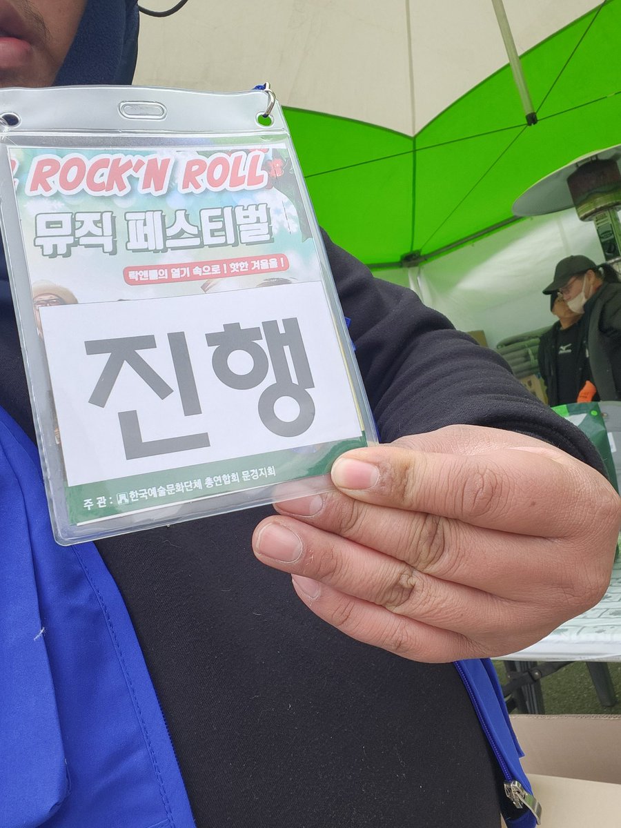 라나 tweet media