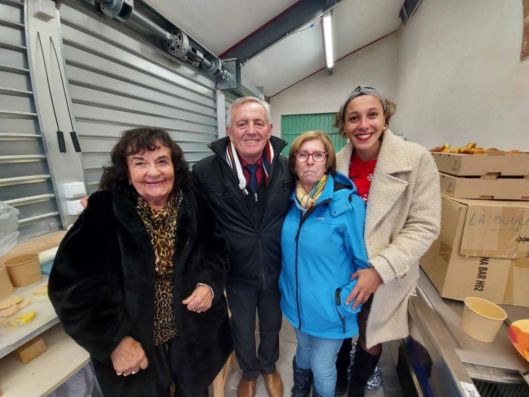 C_GirardRN's tweet photo. Les dames Ă l'honneur encore et toujours pour prĂ©parer la fĂȘte Ă #Mallemoisson. Sans bĂ©nĂ©voles rien ne peut exister, rien ne peut se rĂ©aliser. https://t.co/mkD4Z1gPj9