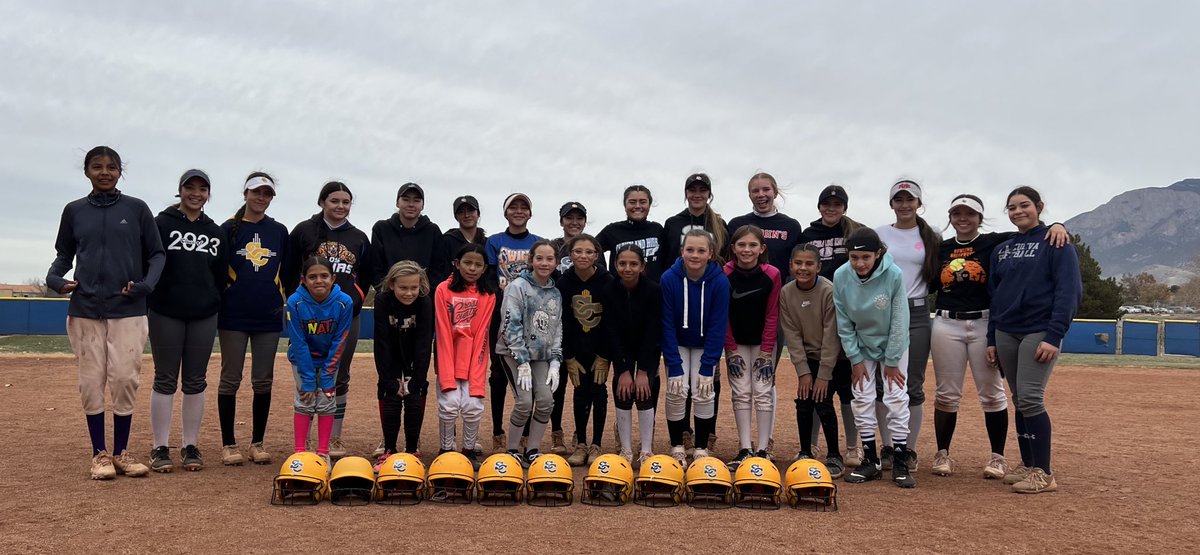 Amazing🔆Energy at practice yesterday! 
Mentorship at its BEST!! Thank you <a href="/AddisenByers/">Addisen Byers</a> 🥎 <a href="/sarah_post1/">Sarah Post</a> <a href="/jaylee_gandert/">Jaylee Gandert</a> #505Gatas #NMSunCatsGold @NM_Suncats_16U