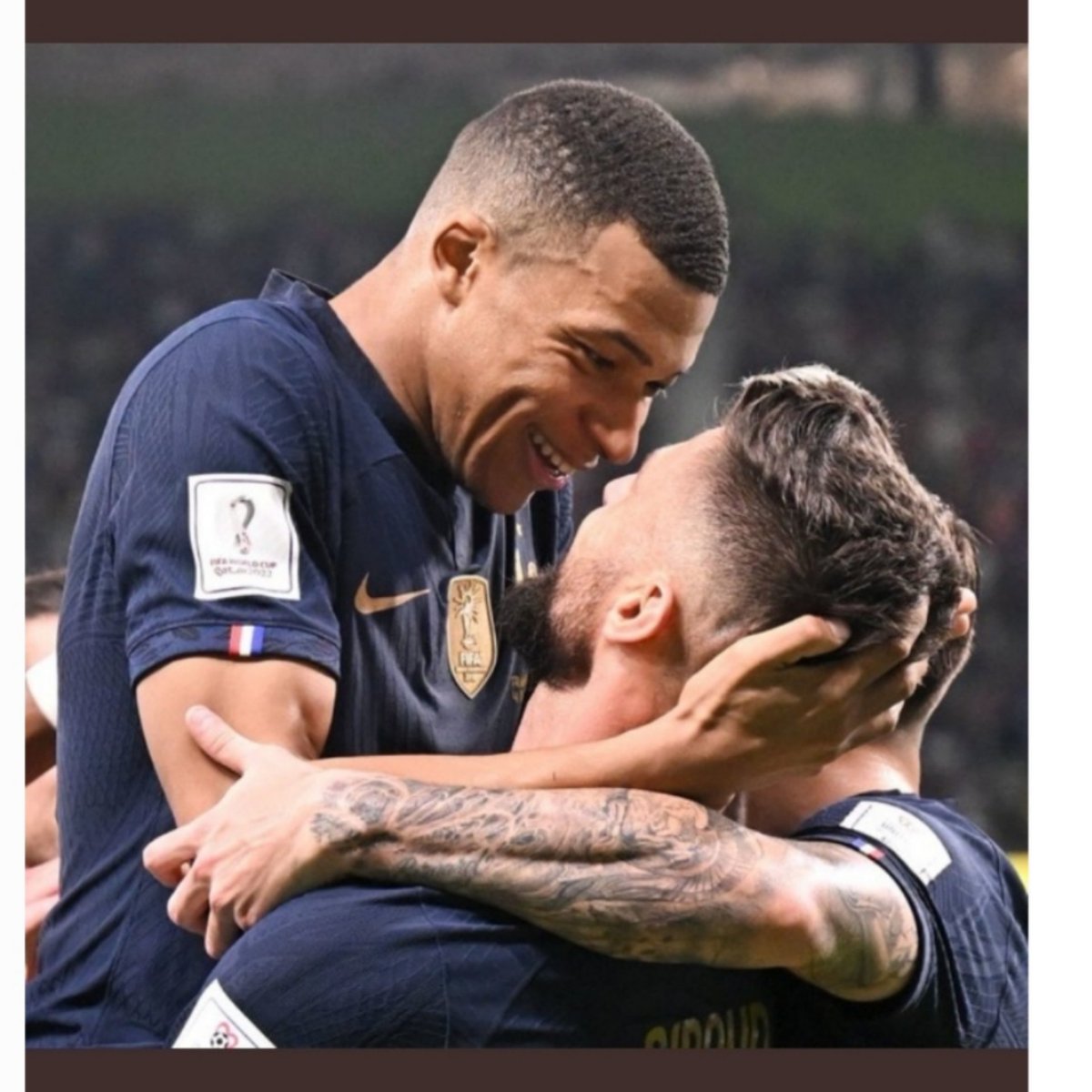 chezpasco7's tweet photo. Mbappé et Giroud, on se calme, ouh là 😏
#FRAPOL https://t.co/VwQ9LlB1Yu