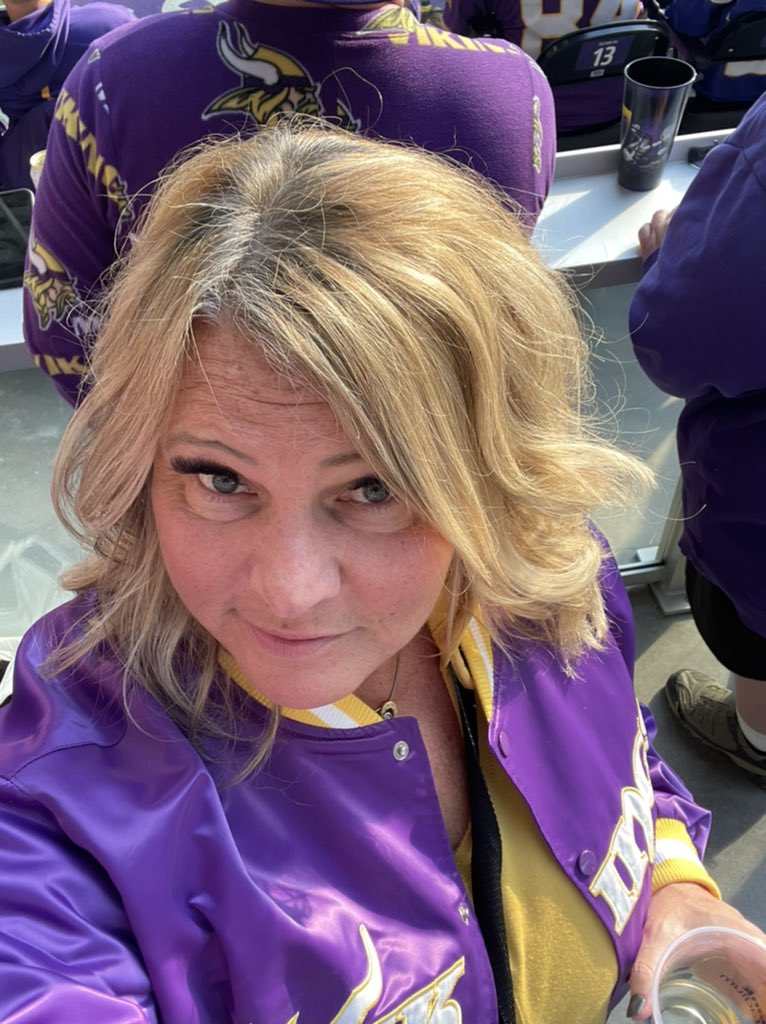 jo_jo_hanson's tweet photo. @VikingsPromos @VikesStreetTeam @SpalonMontage Yes please.  I need an update for Santa!!! https://t.co/FZm2sJ4P4K