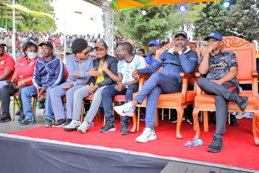 Beatricekemei_'s tweet photo. I was honoured to have joined @kipmurkomen,@governorkingi and other leaders for the annual #Senatorcup by @Aaroncheruiyot at the Kericho Green Stadium.We appreciate our senate majority leader for empowering local talent and launching our festive season with a unifying tournament. https://t.co/6a8F9gEpNX