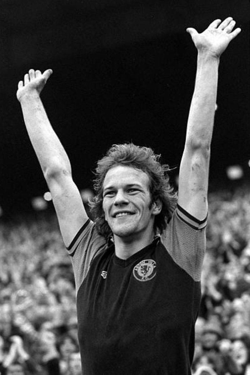 The great Andy Gray, 1976.

#AVFC