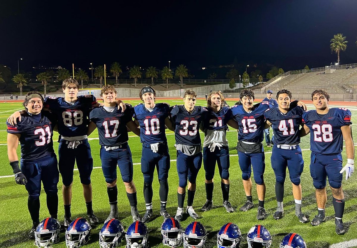 jaynic21's tweet photo. Take a bow gentlemen. You are the best football team that Yorba Linda High School has ever seen. For the seniors, you were a combined 39-3 during your high school career and CIF Champions. It has been an honor to watch you play. Thanks for being our heroes! @ylhsfootball https://t.co/NBxtTeRct8
