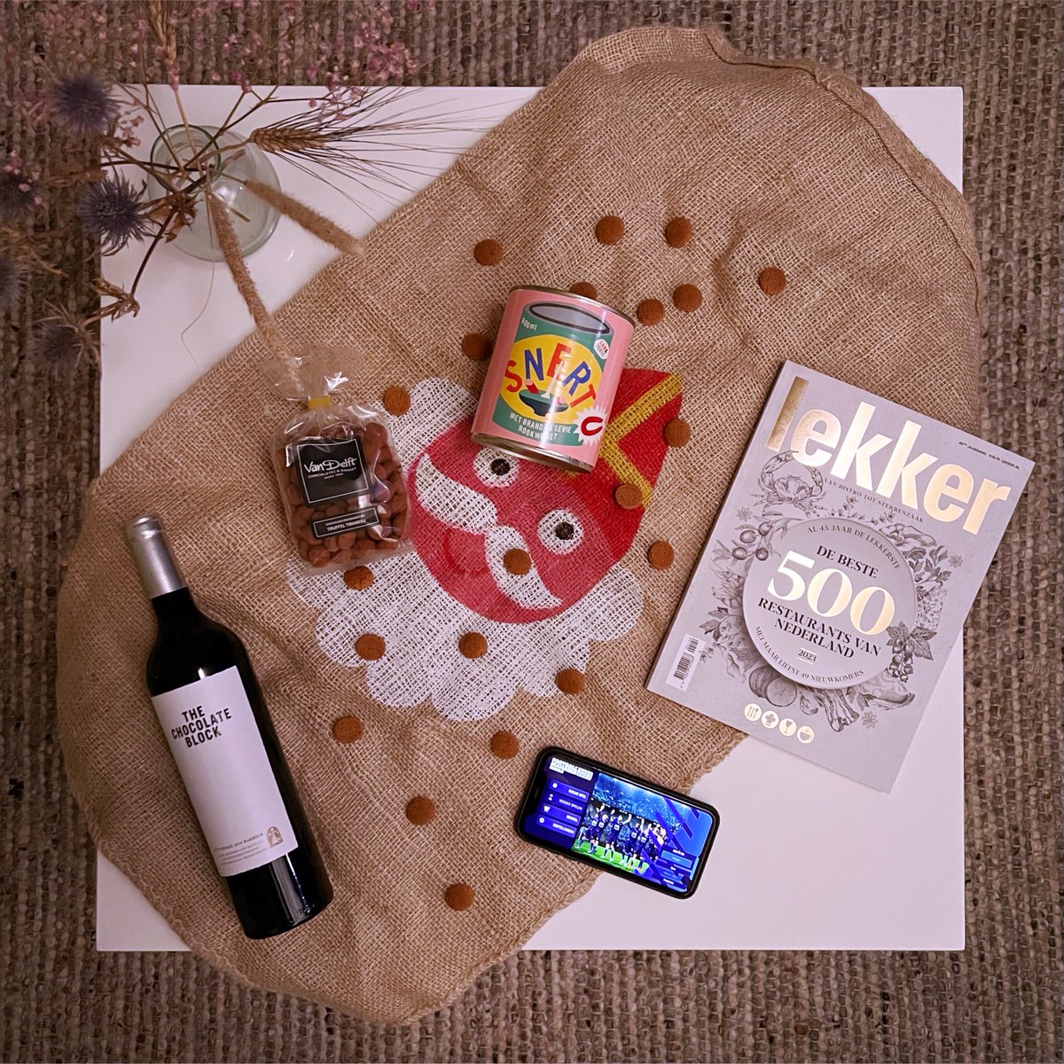 ‘t Heerlijk avondje is gekomen, ‘t avondje van Sinterklaas!🎁

#lekker #lekker500 #thechocolateblock #boekenhoutskloof #footballmanager #fm23mobile #snert #samenjoris #brandtenlevie #jorisbijdendijk #vandelft #kruidnoten #sinterklaas #pakjesavond