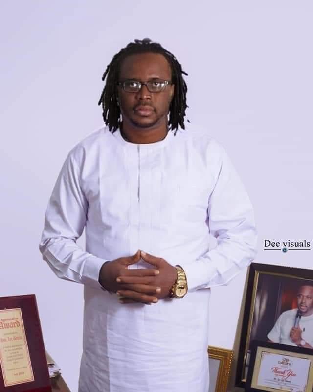 leoleoumana's tweet photo. My new Look given to me by Bachelors in the Ministry! https://t.co/HOeHGJ1VX5