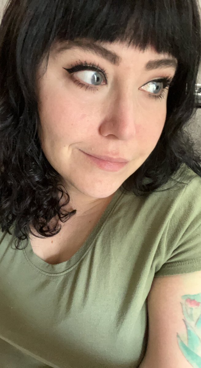 nerdyamber1's tweet photo. Why is it that Sunday is when I have the most shit to do.. but all I want to do is lay on the couch and watch movies 😩. #bbw #chubbygirls #sunday #chores #bigbooty #fatgoth #bbwgoth #chubbygoth #GothMommy https://t.co/1e0o22QGzO