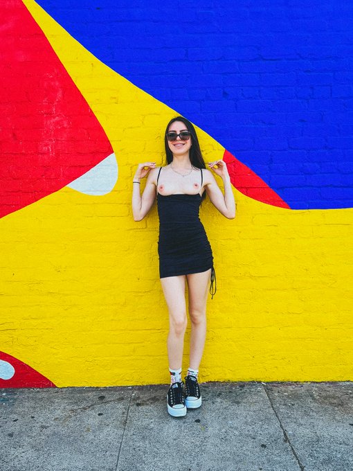 camera on = tits out https://t.co/V3VmIuUWzI