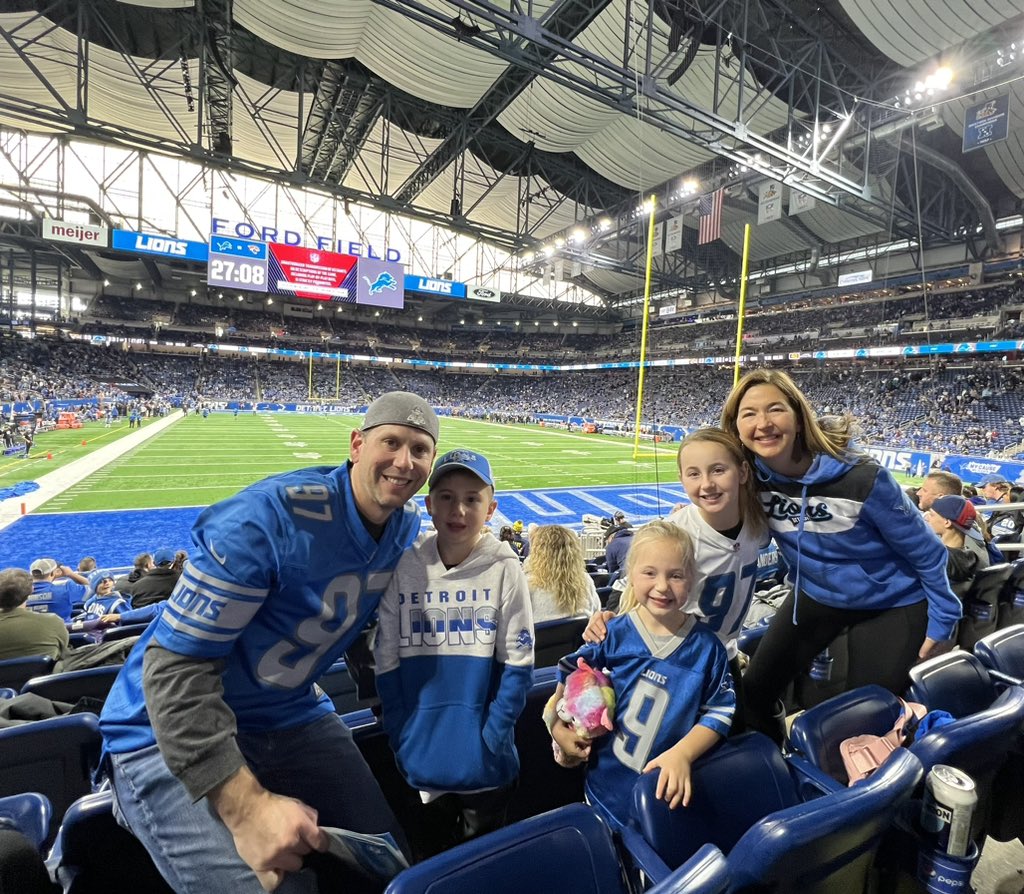 deemalloch's tweet photo. Go Lions! @Lions https://t.co/9R6jJhSmHT