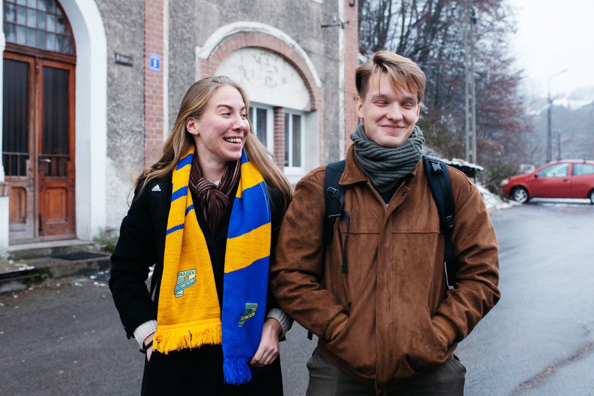 PPotworow's tweet photo. Piasek wkracza na poziom międzynarodowy. Było zimno, spadł śnieg. A mimo to do Potworowa przyjechali goście z dalekiej Szwecji - @patojerzak i Michael, autorzy magazynu @Ftblisevrywhr. Efekty naszego spotkania już wkrótce! Łączy nas piłka ⚽️❤️
📷 @karolfester https://t.co/0W5Hi1ERpJ