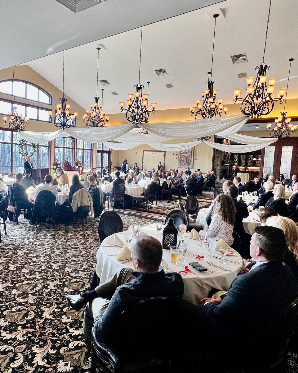 We said goodbye today to a father, grandfather, friend, mentor and boss, and someone who deeply loved the Poconos.

Mr. Pocono. Mr. U (Bob Uguccioni) led the @poconotourism (PMVB) for four decades and left his mark on this region and his loved ones. 

poconomountains.com/about-us/rober…