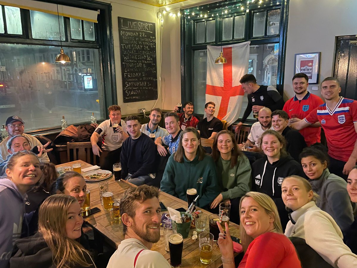 TootingBecFC's tweet photo. The Bec out in numbers @RoseCrownSW17 for the big one tonight 🏴󠁧󠁢󠁥󠁮󠁧󠁿 🇸🇳 

🕵️‍♀️ Spot the @BalhamFC player who got past the bouncers 

#ENGvsSEN #WorldCup2022 https://t.co/VtmpQeUirM